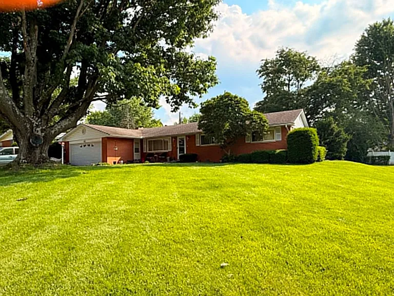 995 Oak Dale Dr, Xenia, OH 45385
